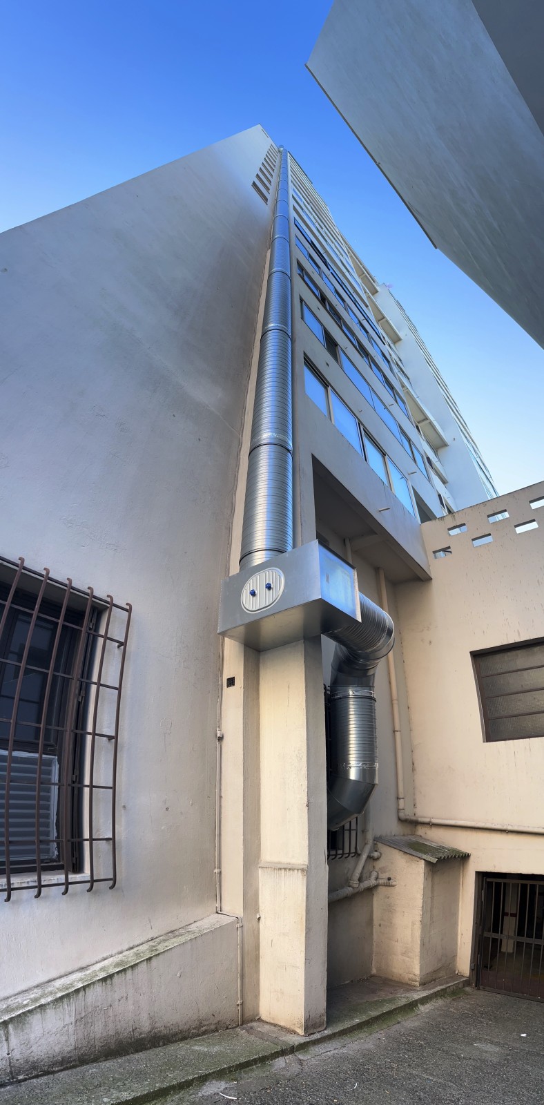 Changement rapide de variateur hotte professionnelle triphase par un spécialiste à Auch dans le Gers 32