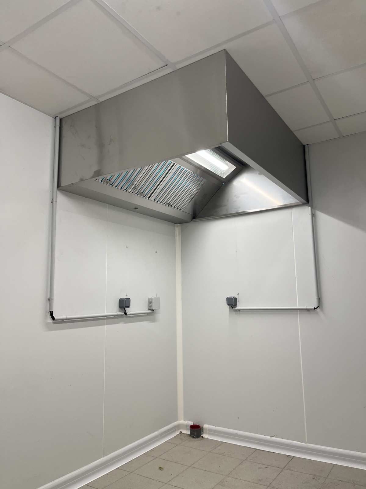 Professionnel pour une mise aux normes de hottes de cuisine de restaurant ou de cantine à Montauban dans le Tarn-et-Garonne 82