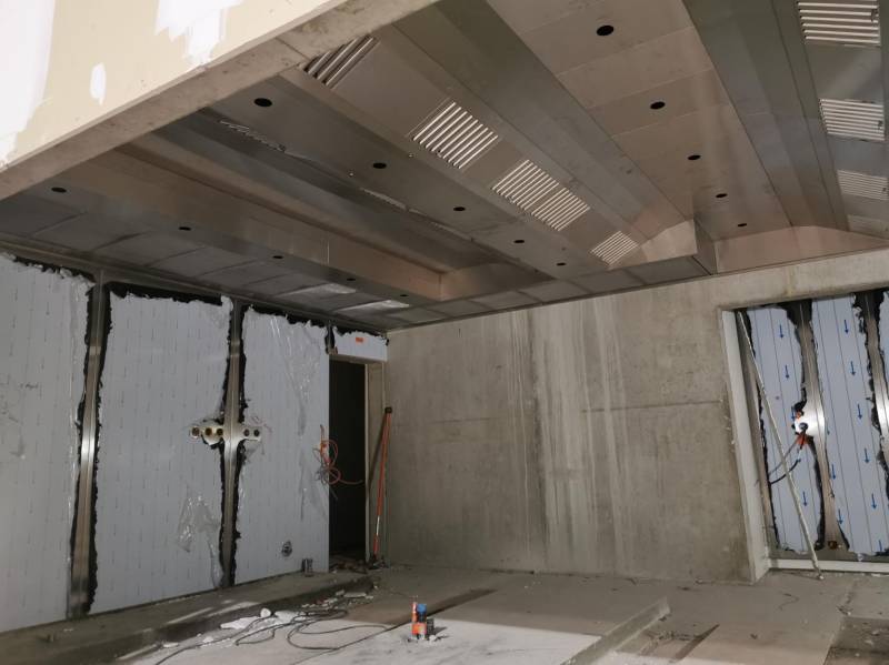 Pose d'un plafond filtrant de 40 m² au nouveau restaurant du Bowling à Rodez – Réalisation LP VENTIL pour Aveyron Froid Cuisine