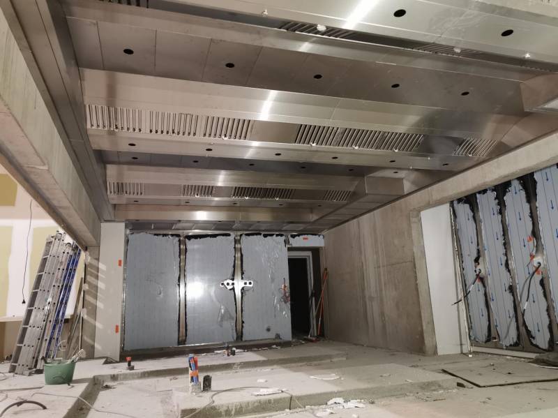 Pose d'un plafond filtrant de 40 m² au nouveau restaurant du Bowling à Rodez – Réalisation LP VENTIL pour Aveyron Froid Cuisine