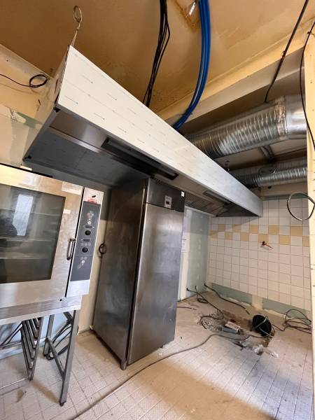 Installation d’une hotte  pour le nouveau restaurant du golf d’Albi avec caisson d extraction et caisson filtre a charbon