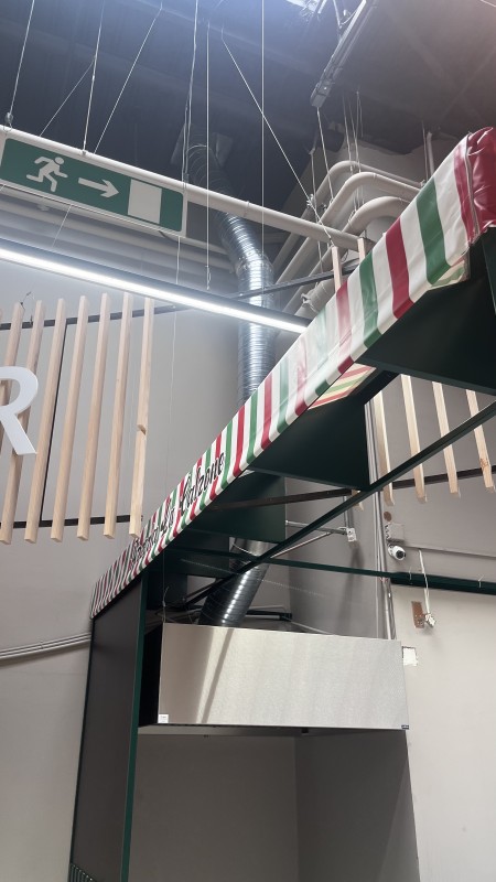 Installation d’une hotte et d’une tourelle pour ce four à pizza dans ce magasin sur la commune de Toulouse en Haute Garonne 31