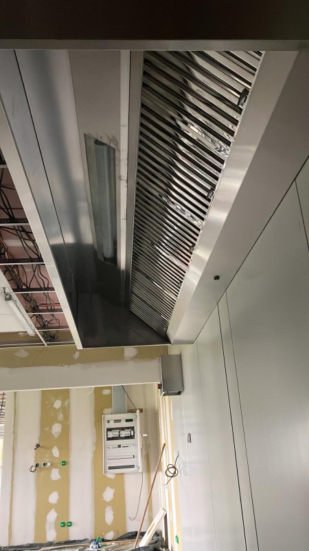 Hotte motorisée avec filtres à vapeur pres de Tournefeuille 