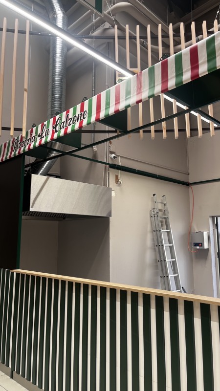 Installation d’une hotte et d’une tourelle pour ce four à pizza dans ce magasin sur la commune de Toulouse en Haute Garonne 31