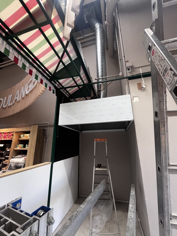Installation d’une hotte et d’une tourelle pour ce four à pizza dans ce magasin sur la commune de Toulouse en Haute Garonne 31