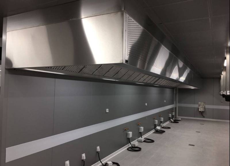 Installation de hotte inox pour établissements publics en Occitanie
